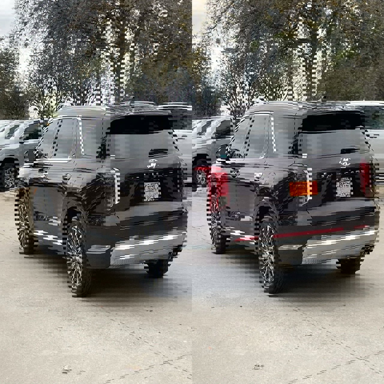 Used 2024 Hyundai Palisade Calligraphy image 4