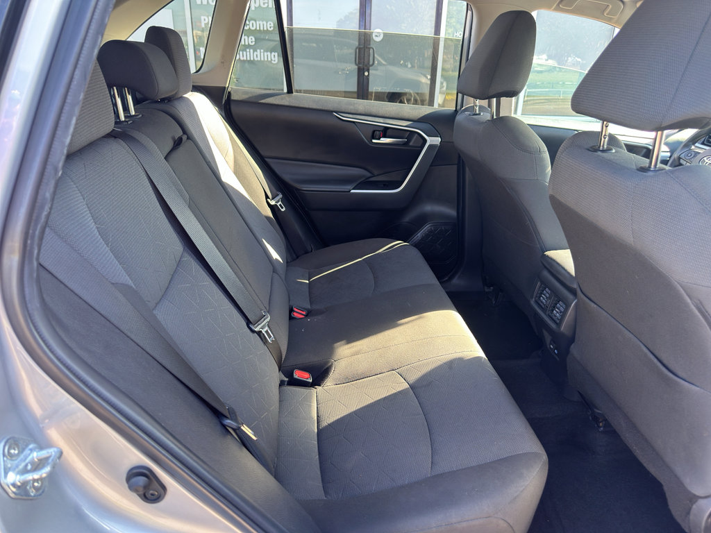 Used 2022 Toyota RAV4 XLE FWD image 13