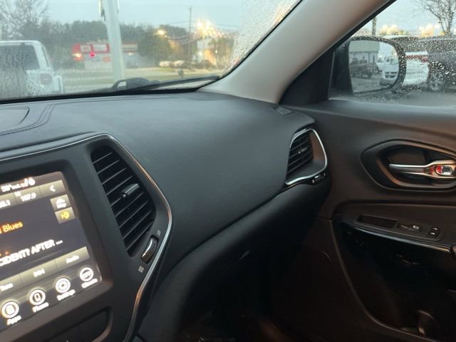 Used 2023 Jeep Cherokee Altitude Lux image 28