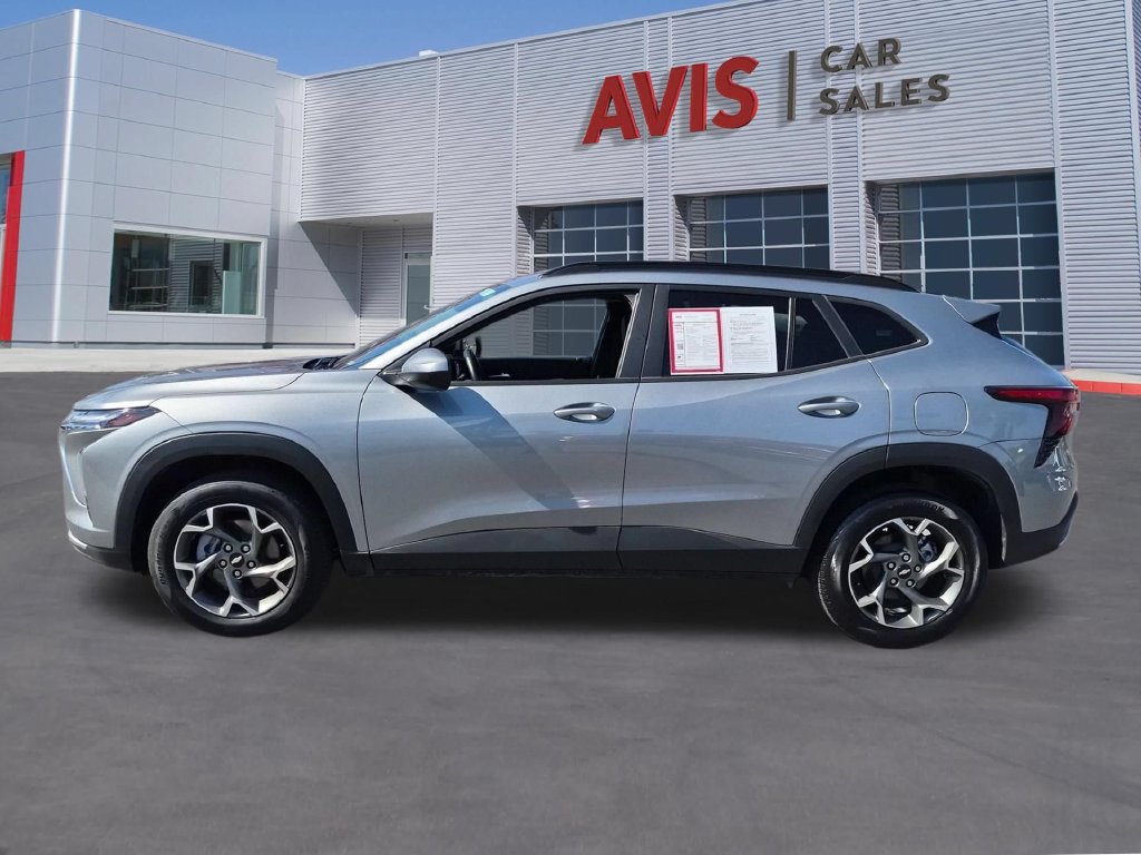 Used 2025 Chevrolet Trax LT FWD image 10