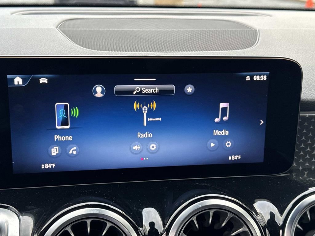 Used 2025 Mercedes-Benz GLB 250 4MATIC image 21