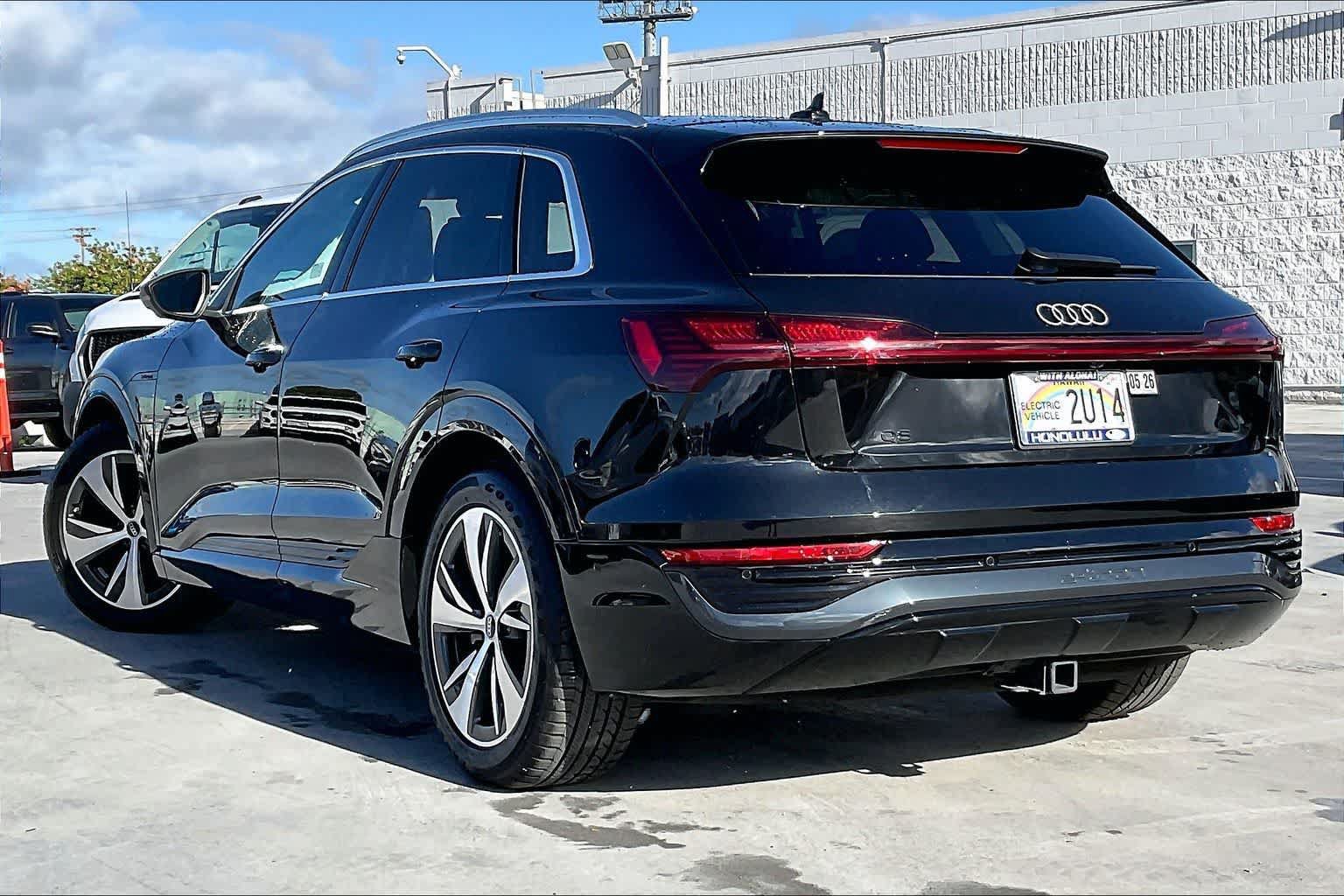 Used 2024 Audi Q8 e-tron Premium Plus w/ Premium Plus Package AWD/4WD image 4
