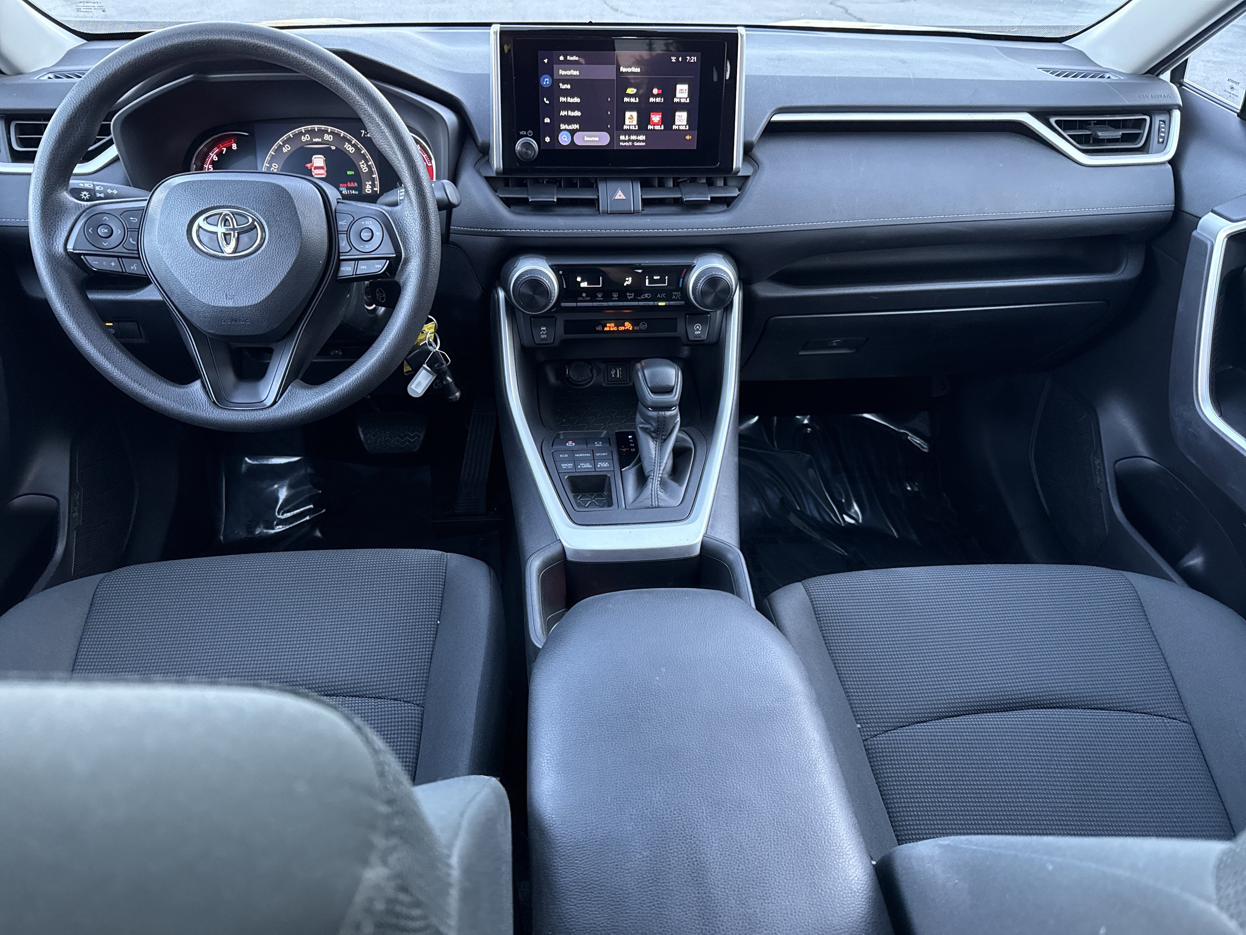 Used 2023 Toyota RAV4 LE image 21