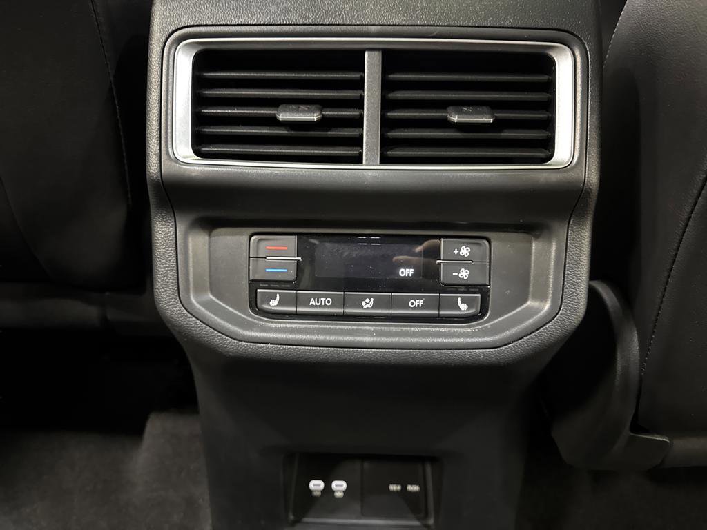 Used 2024 Volkswagen Atlas SEL Premium R-Line image 34