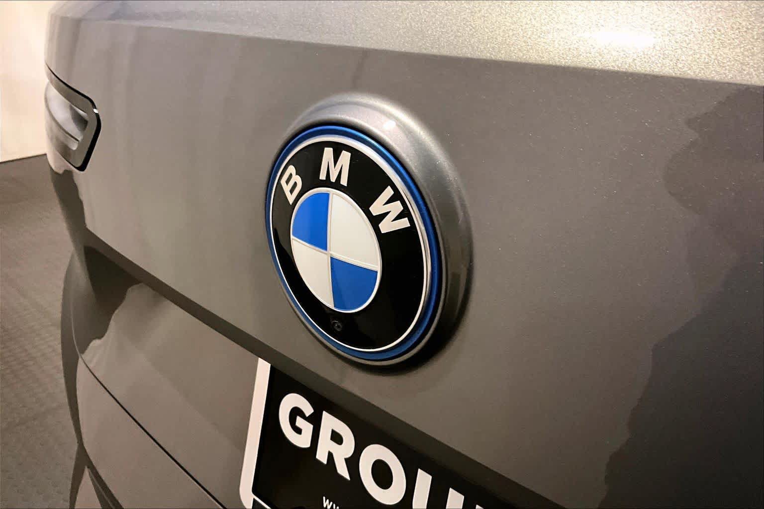 Used 2025 BMW iX xDrive50 w/ Premium Package AWD/4WD image 30