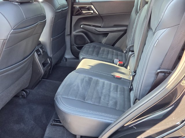 Used 2024 Mitsubishi Outlander SE AWD/4WD image 13