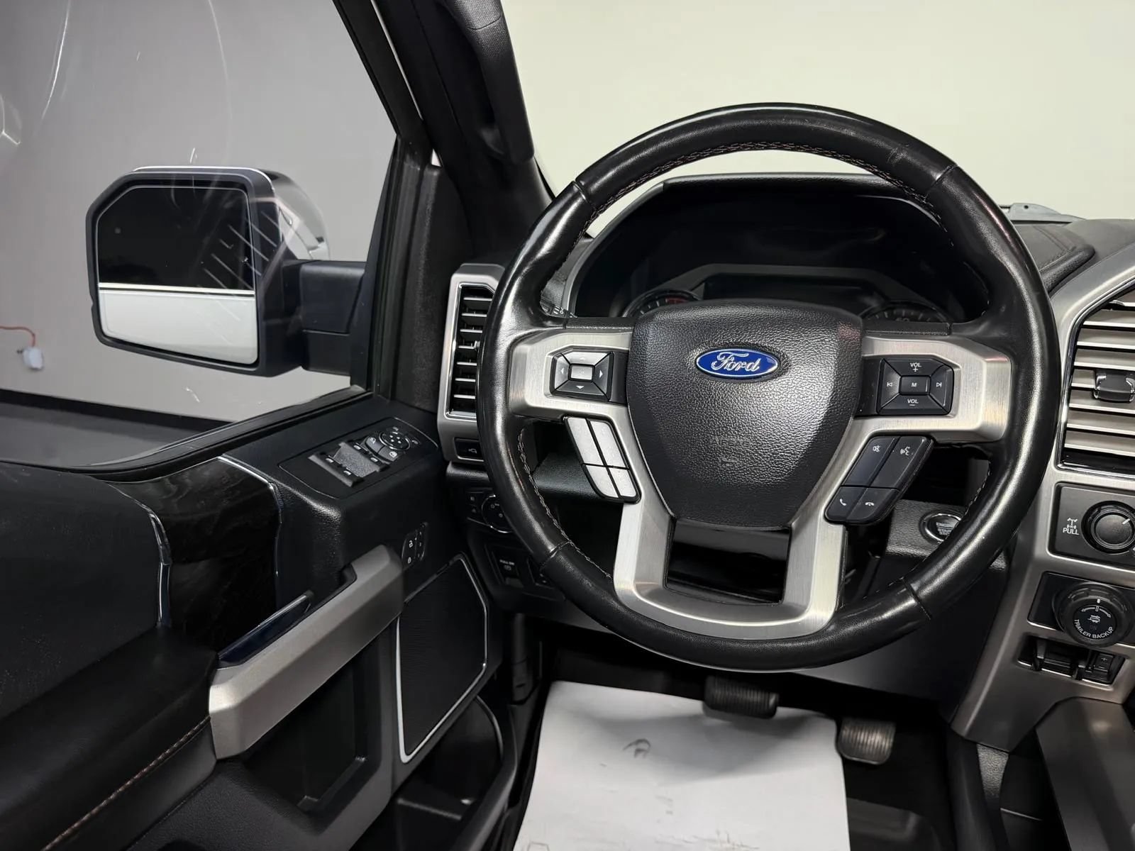 Used 2018 Ford F150 Platinum w/ Equipment Group 701A Luxury AWD/4WD image 24