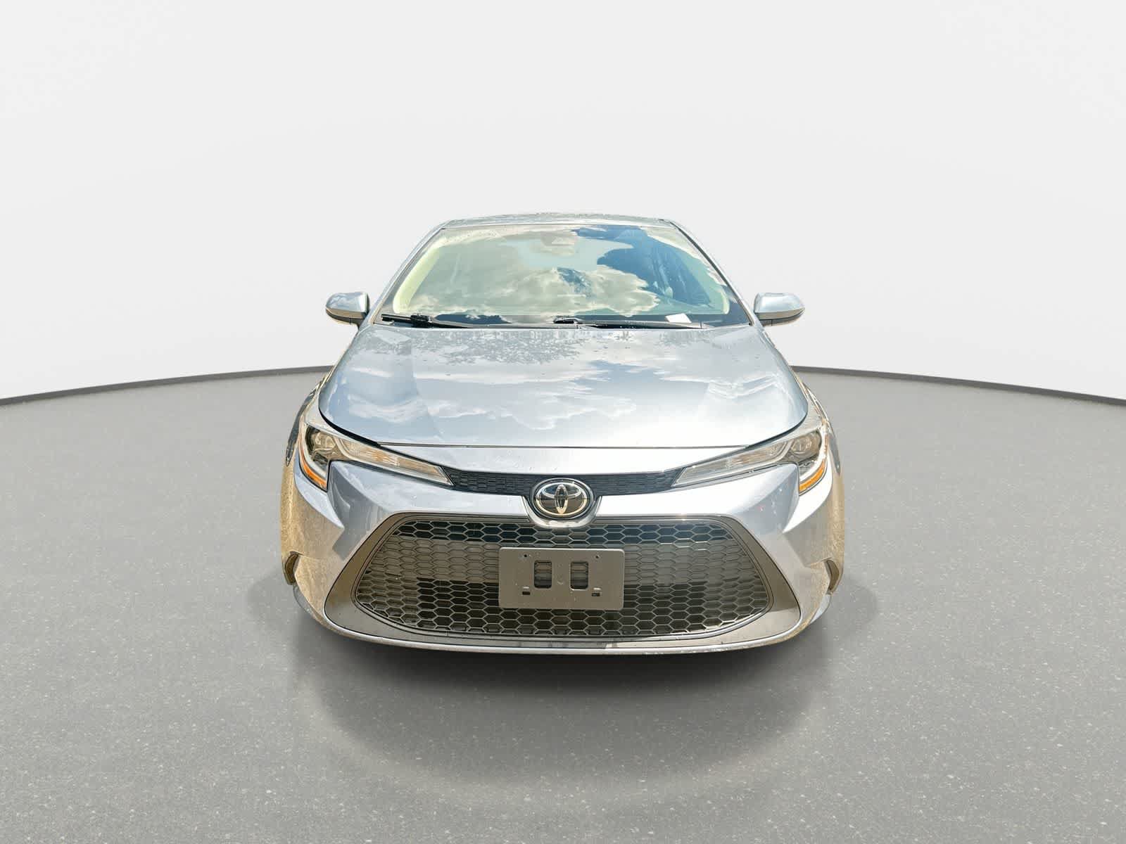 Used 2022 Toyota Corolla LE FWD image 3