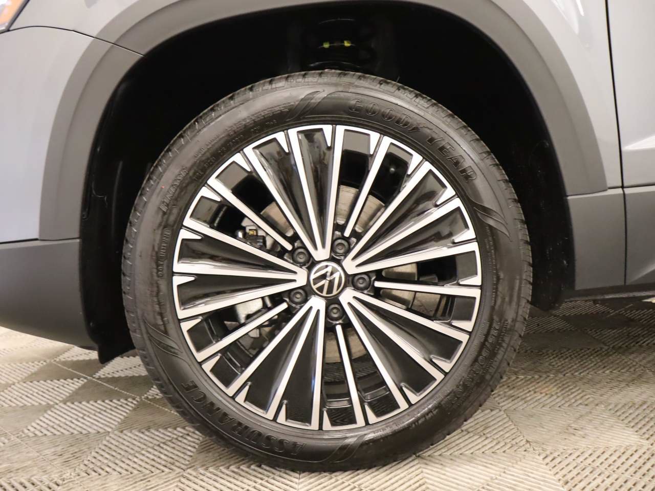 New 2026 Volkswagen Taos SE FWD image 5