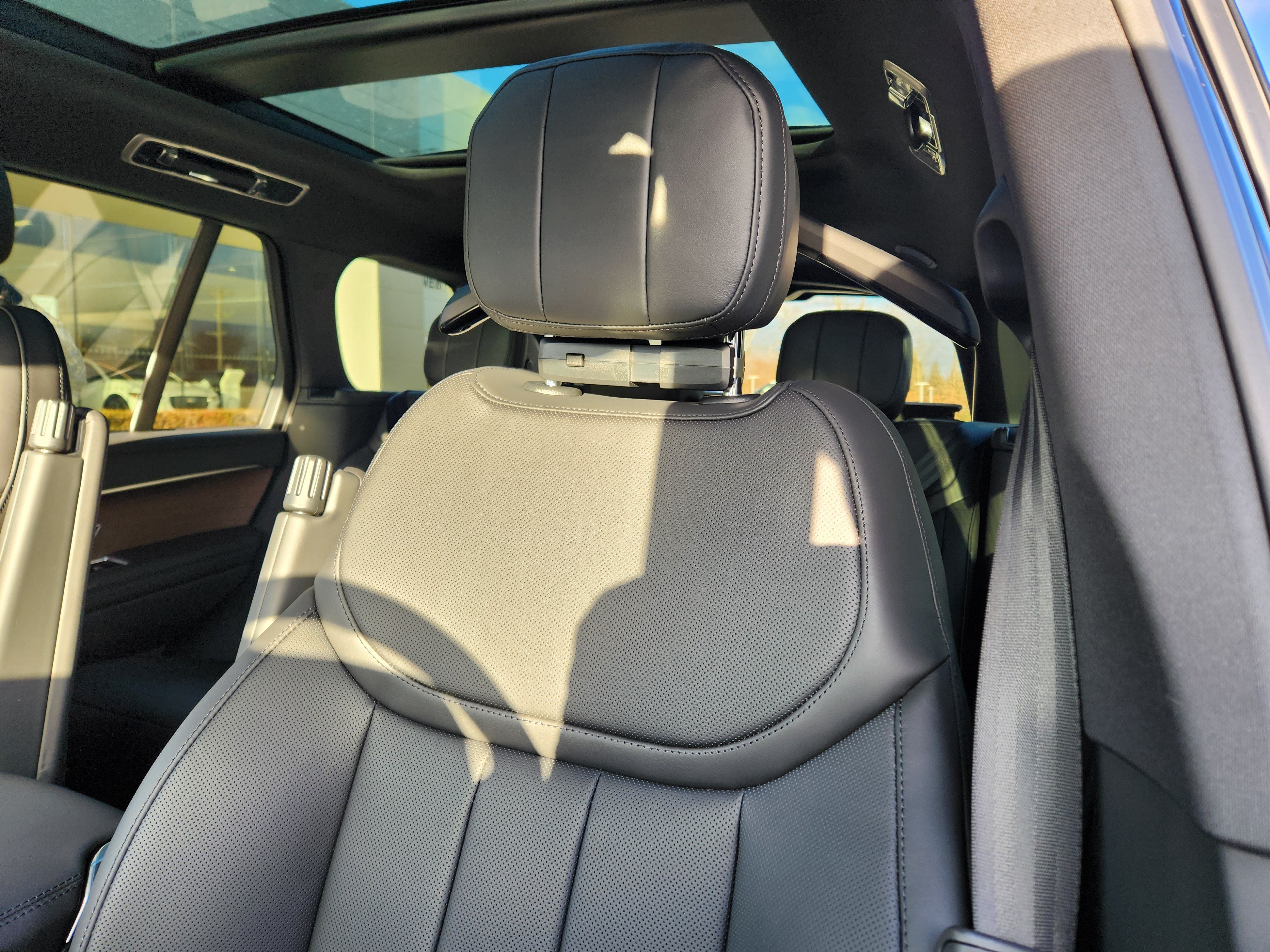 New 2026 Land Rover Range Rover SE AWD/4WD image 9