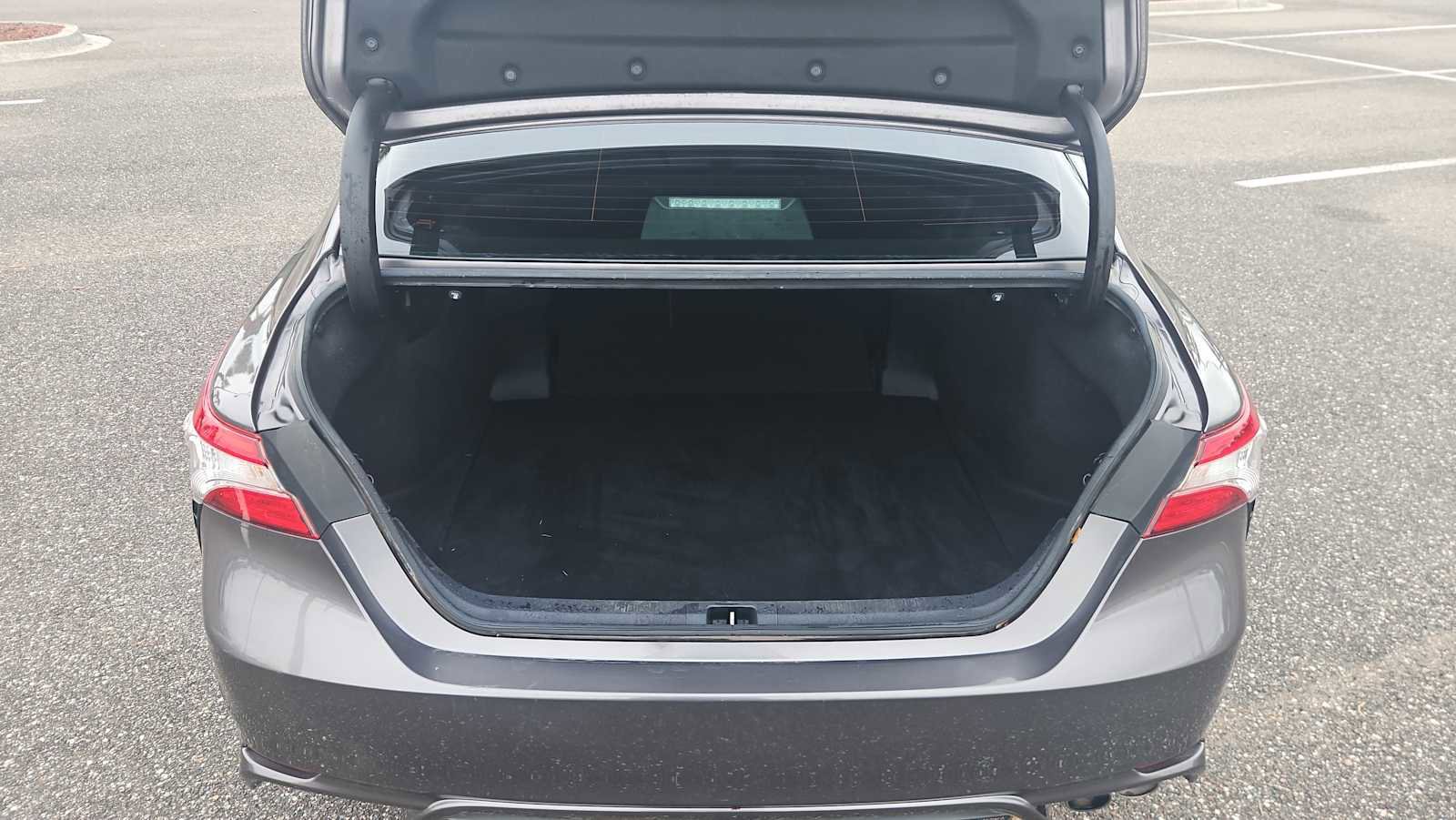 Used 2020 Toyota Camry SE FWD image 20