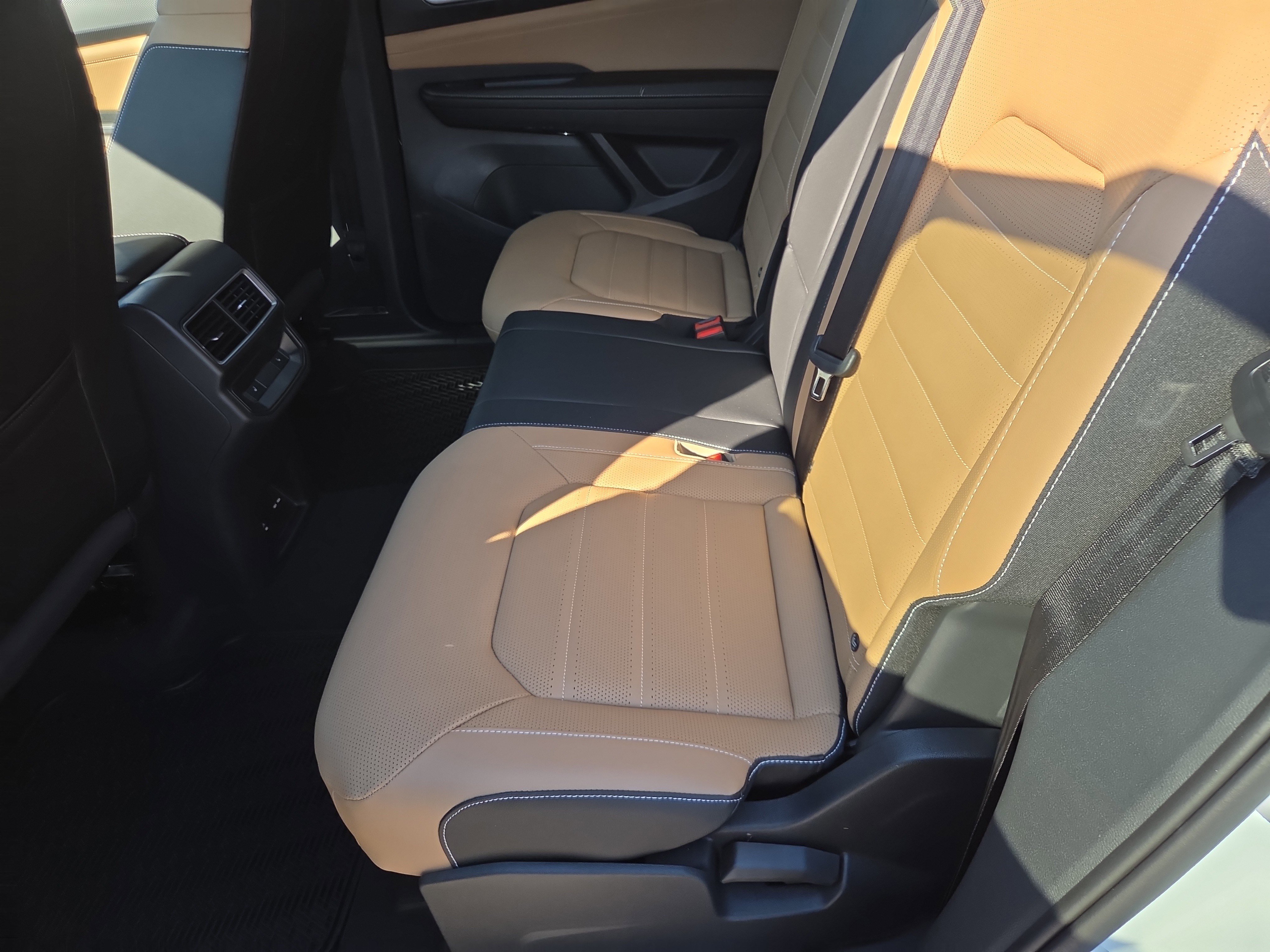 New 2026 Volkswagen Atlas Cross Sport SEL R-Line image 6