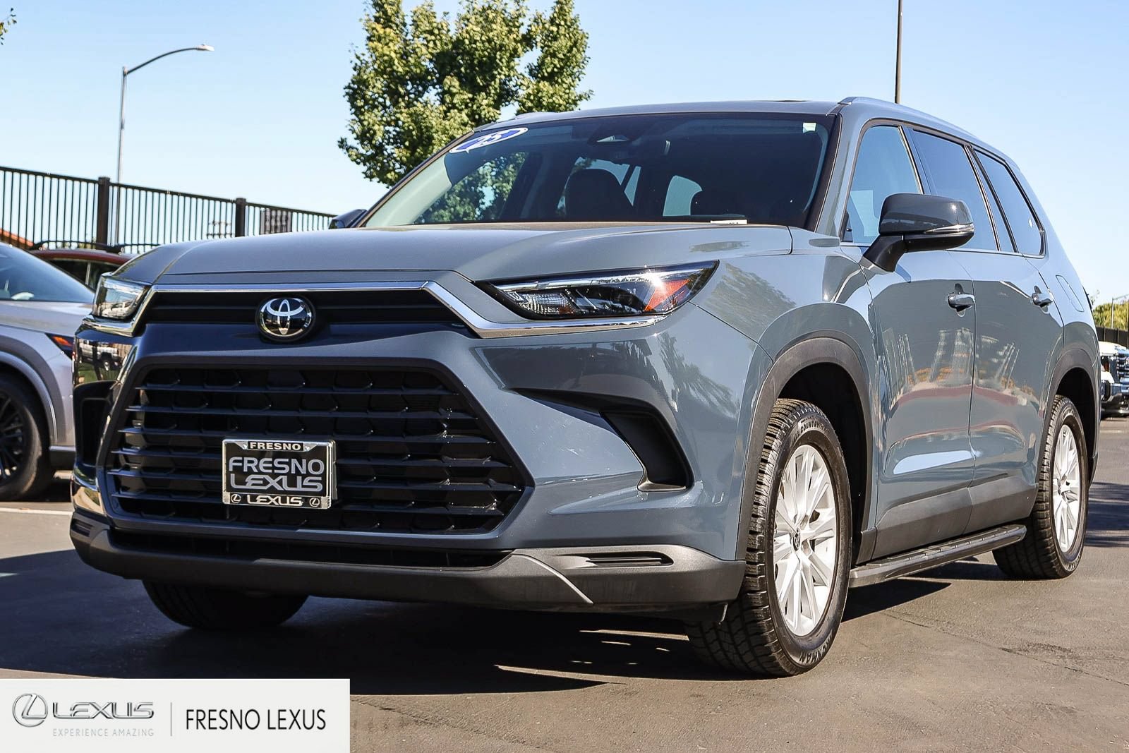 Used 2025 Toyota Grand Highlander AWD image 3