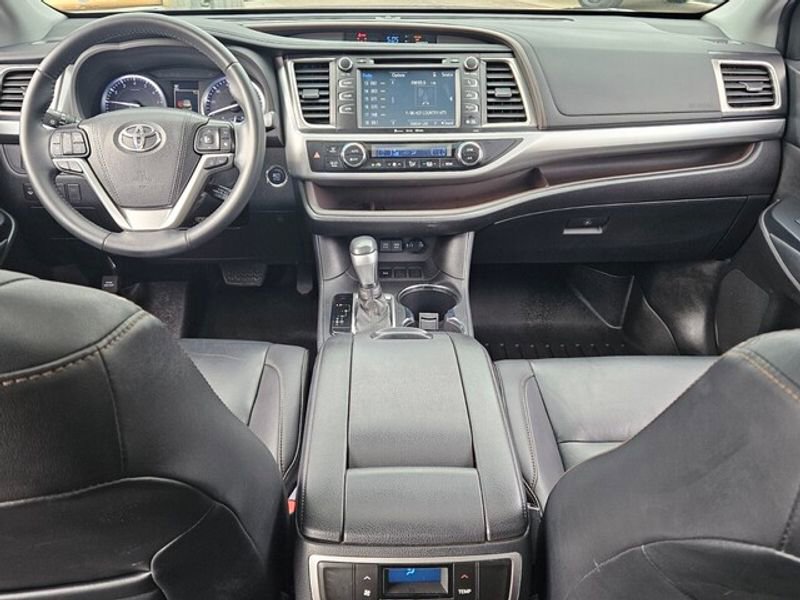 Used 2019 Toyota Highlander XLE image 10