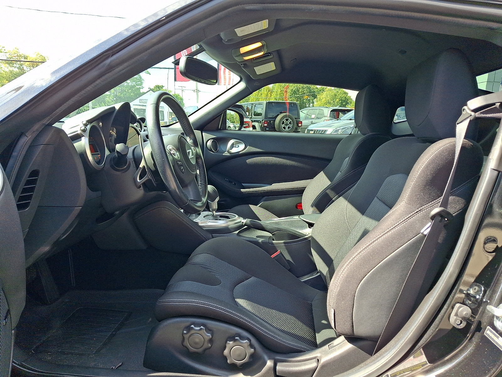 Used 2016 Nissan 370Z Coupe RWD image 14