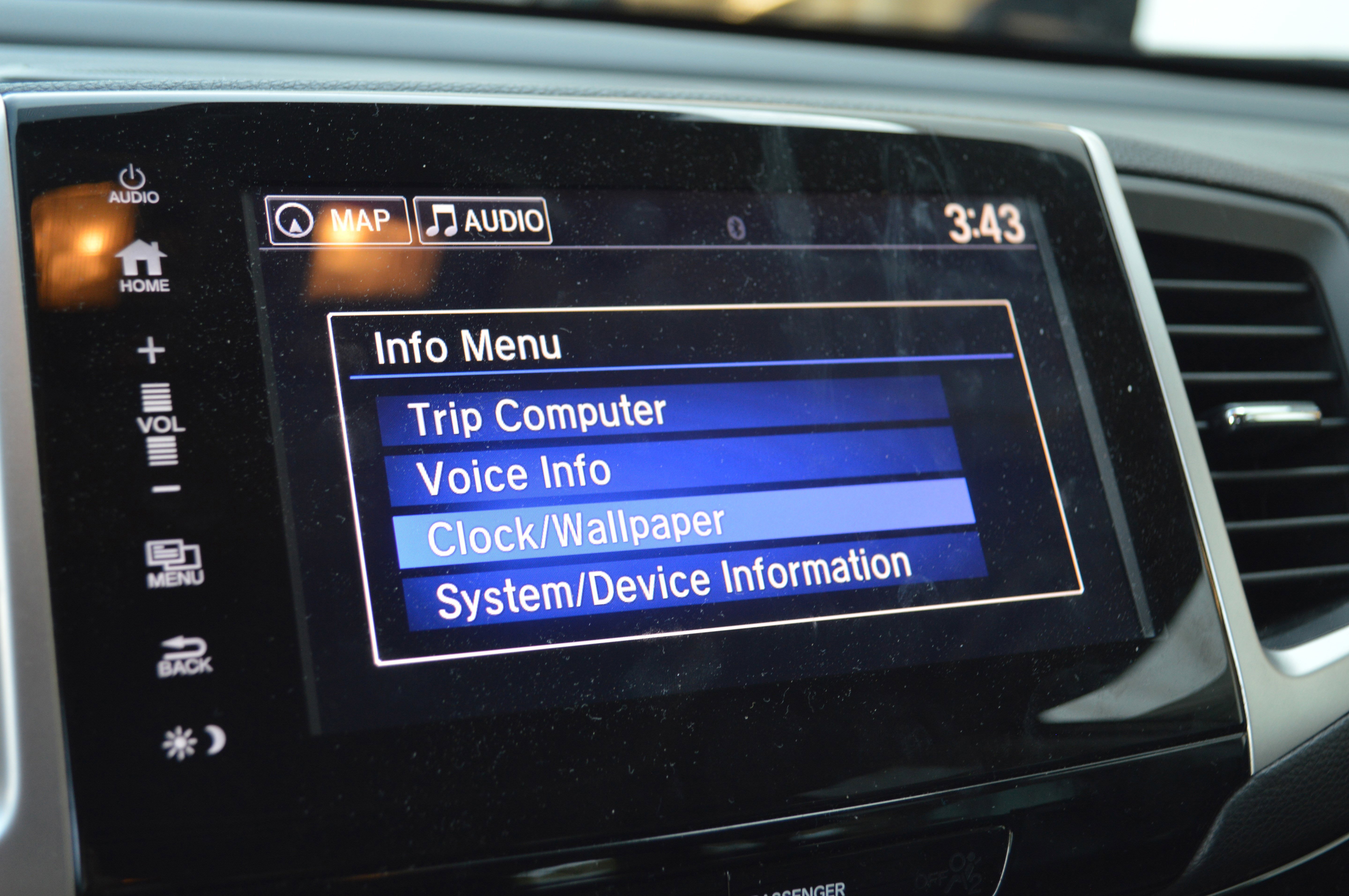 Used 2017 Honda Pilot Touring image 21