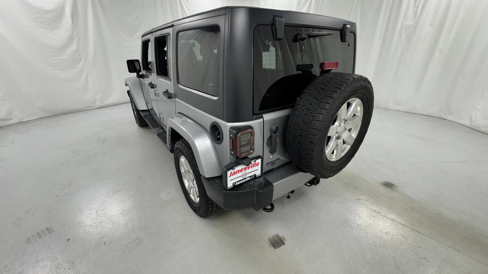 Used 2018 Jeep Wrangler Unlimited Sahara w/ Connectivity Group AWD/4WD image 5