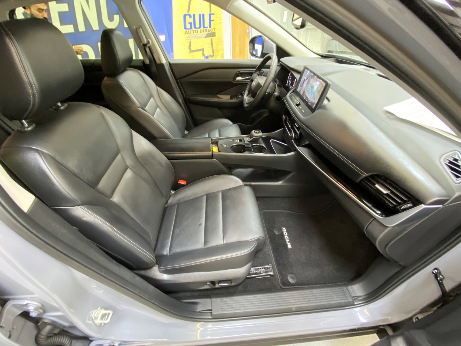 Used 2025 Nissan Rogue SL w/ Tech Package FWD image 26