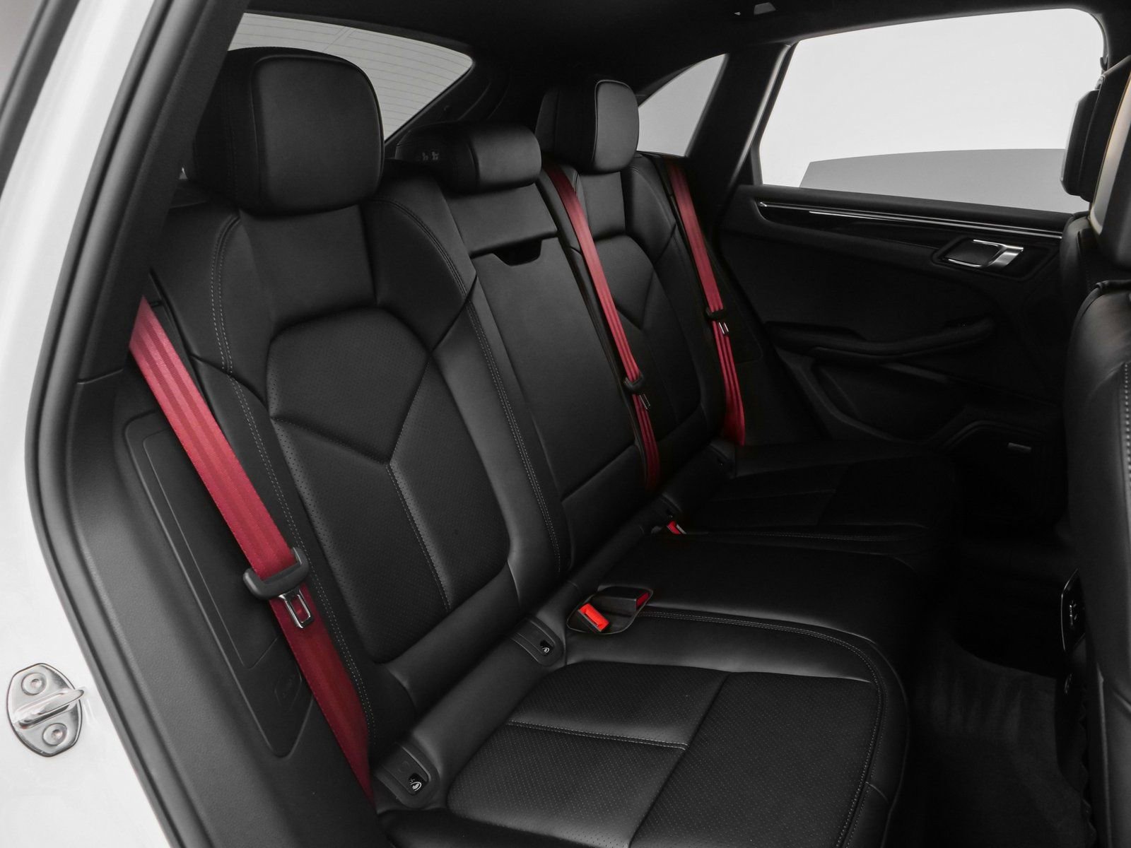 Certified 2025 Porsche Macan AWD/4WD image 23