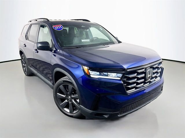 Used 2025 Honda Pilot Sport image 2