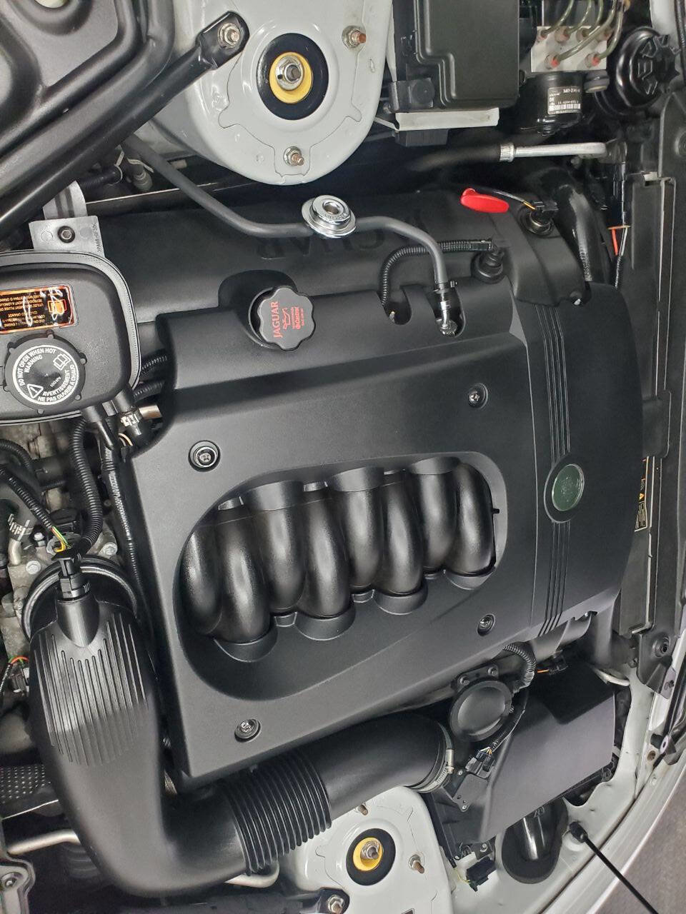 Used 2004 Jaguar XK8 Convertible image 4