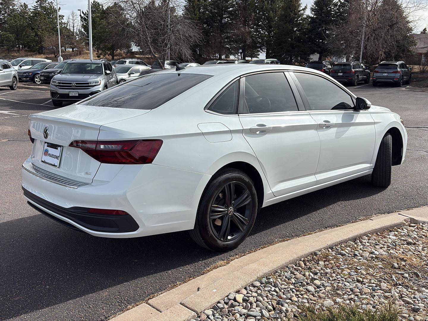 Used 2024 Volkswagen Jetta SE w/ Panoramic Sunroof Package image 6