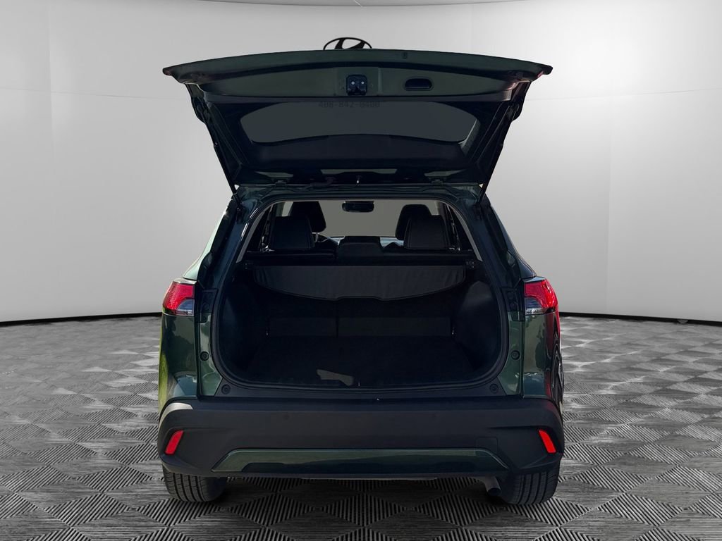 Used 2024 Toyota Corolla Cross XLE image 9