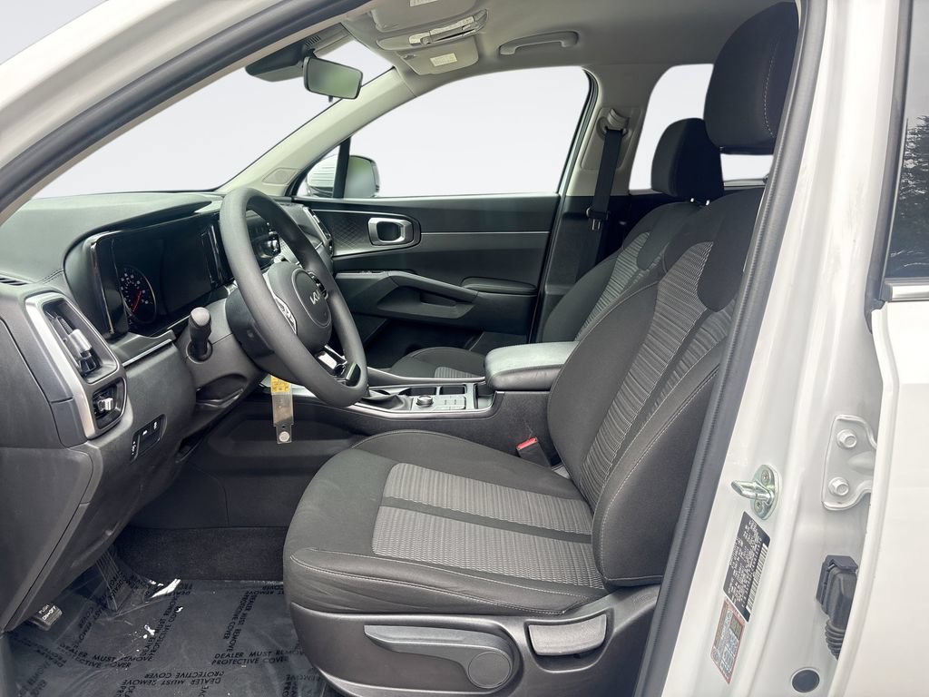 Used 2022 Kia Sorento LX AWD/4WD image 13