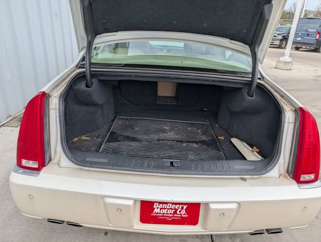 Used 2008 Cadillac DTS w/ Sun And Sound Package FWD image 14