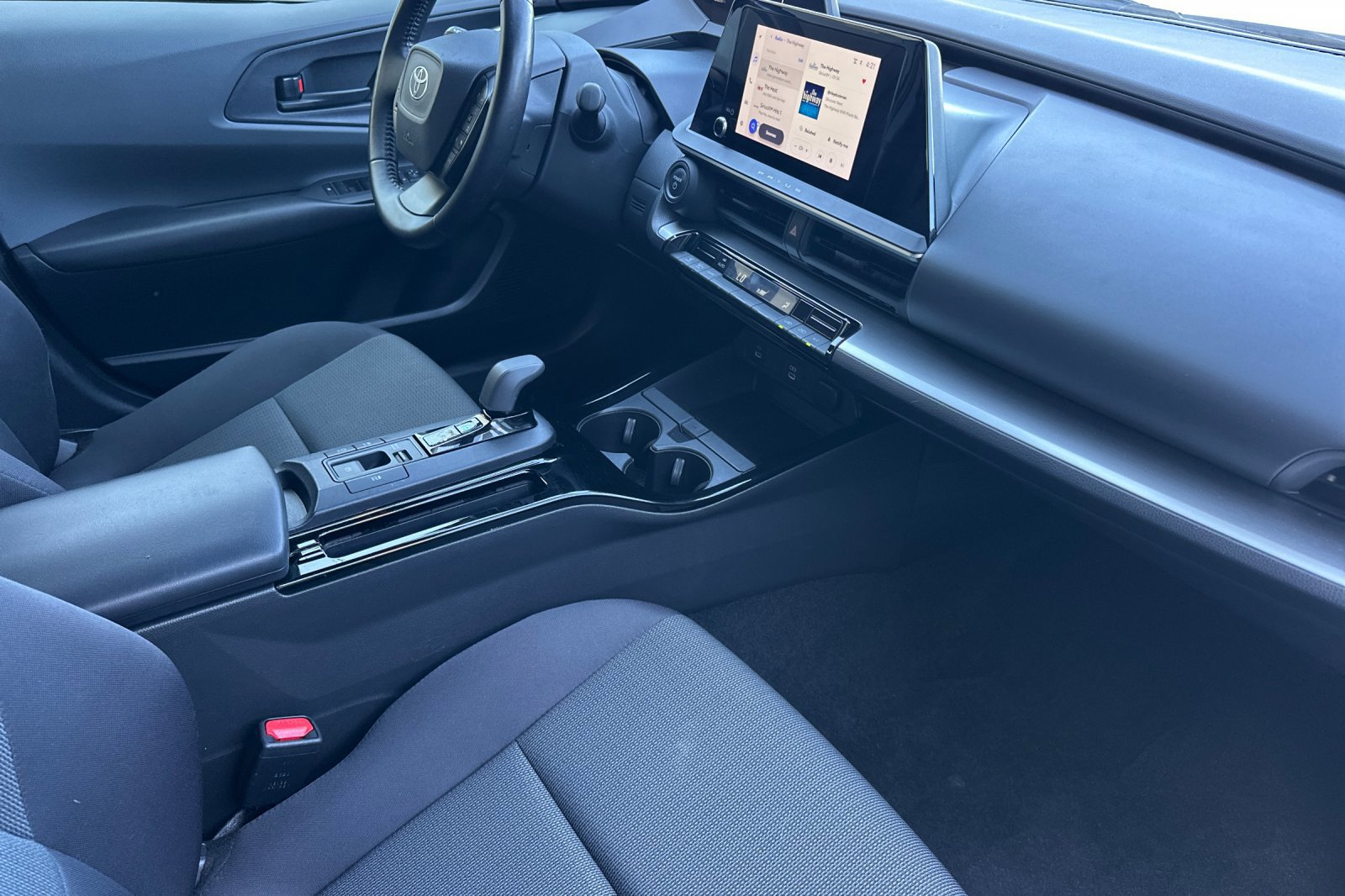 Certified 2024 Toyota Prius LE FWD image 15