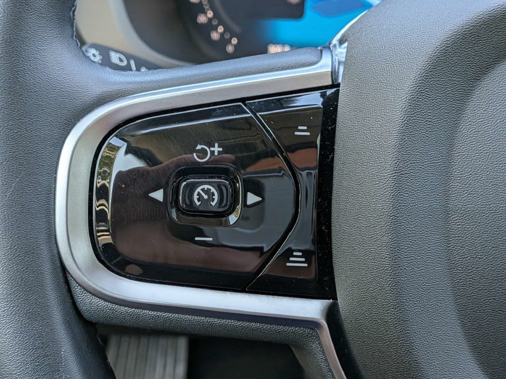 Certified 2025 Volvo XC60 B5 Plus AWD/4WD image 27