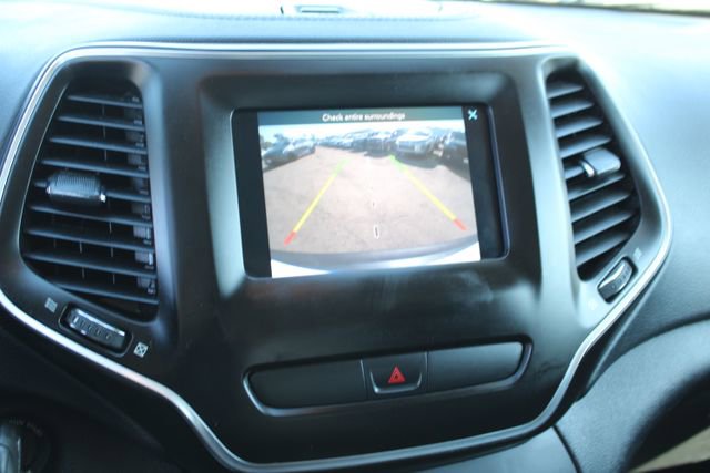 Used 2019 Jeep Cherokee Latitude w/ Popular Appearance Group image 24