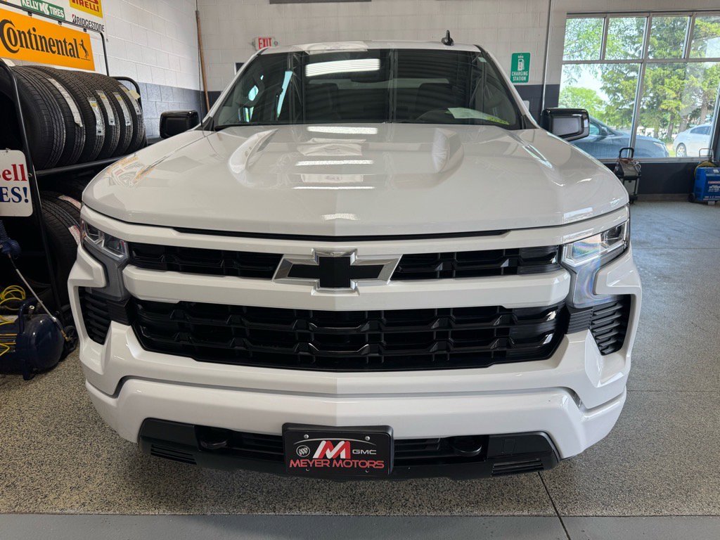 Used 2024 Chevrolet Silverado 1500 RST image 2
