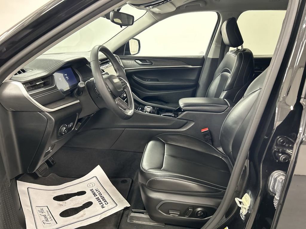 Used 2023 Jeep Grand Cherokee L Limited w/ Trailer Tow Group (B) AWD/4WD image 9