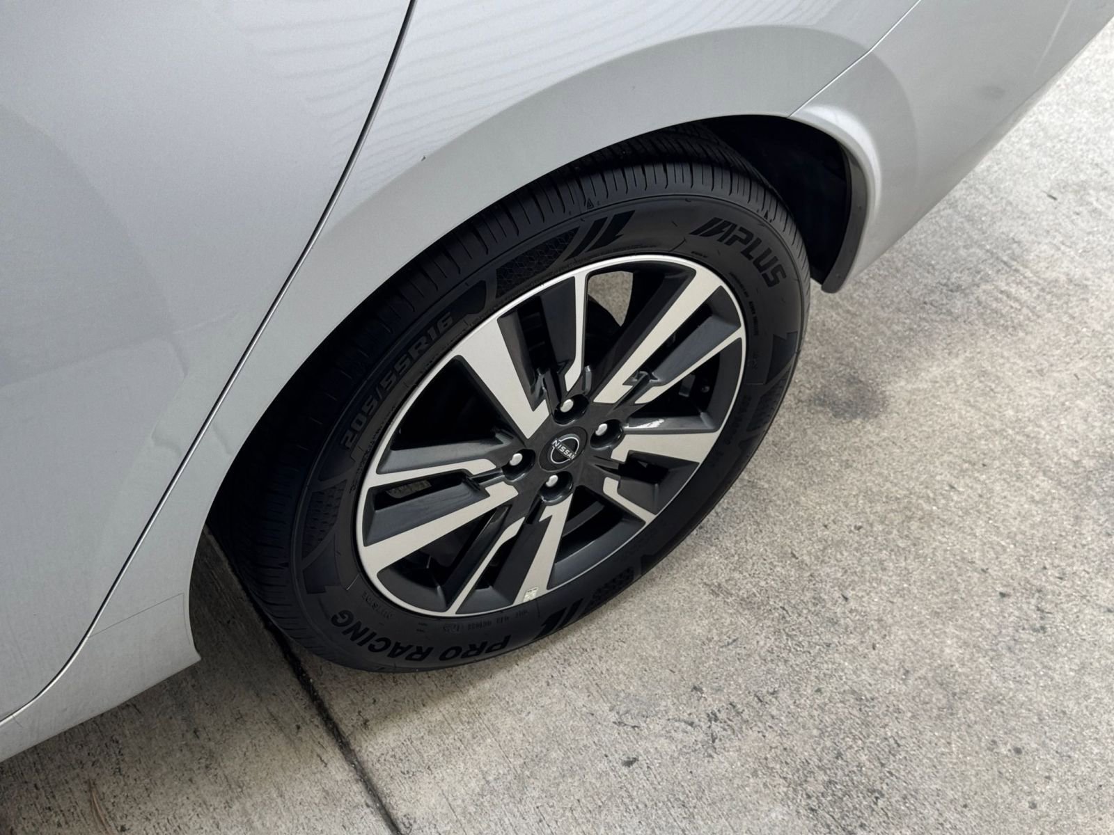 Used 2025 Nissan Versa SV image 29