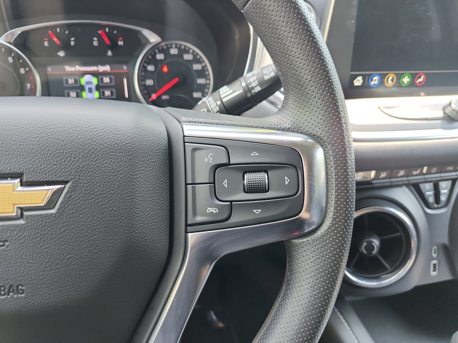 Used 2025 Chevrolet Blazer LT FWD image 25