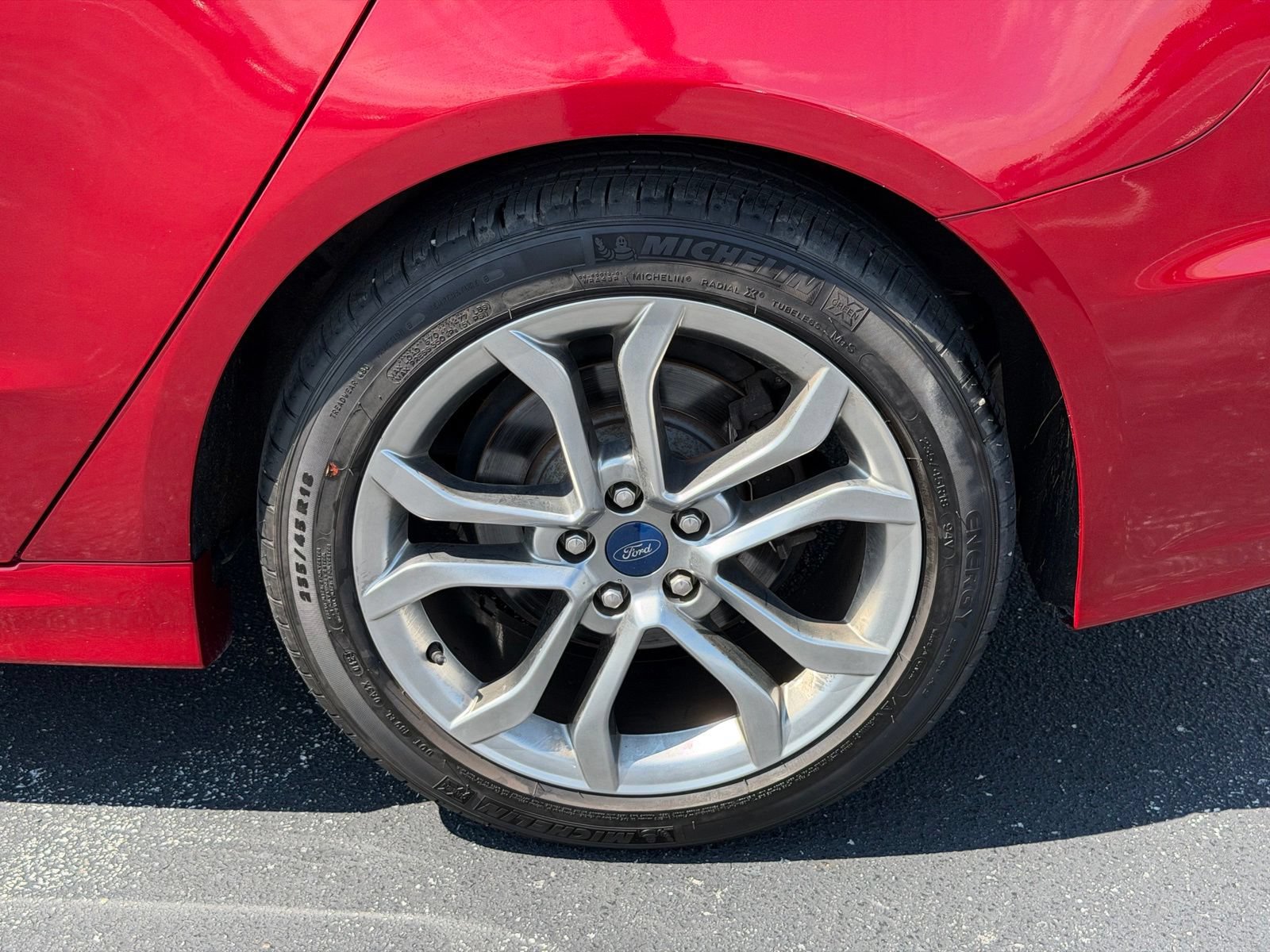 Used 2020 Ford Fusion SEL FWD image 28