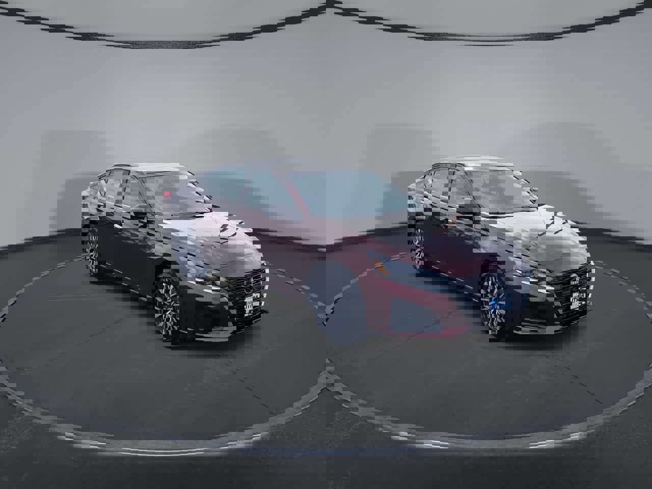 Used 2025 Nissan Altima 2.5 SV image 2