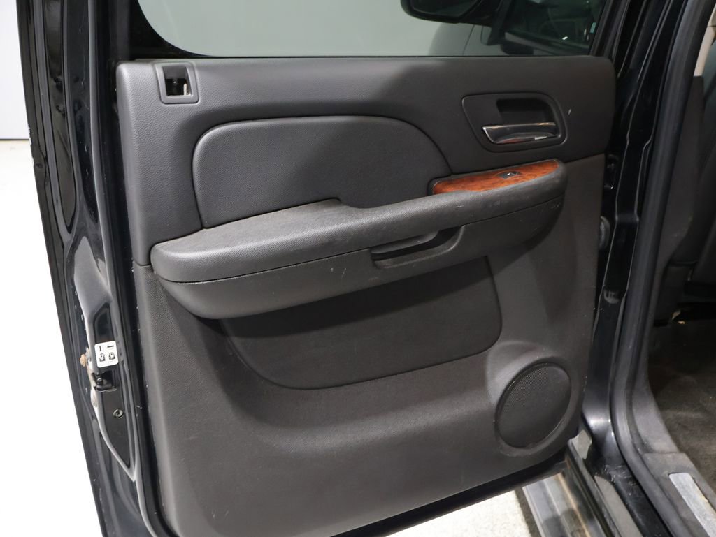 Used 2008 Chevrolet Suburban LT image 21