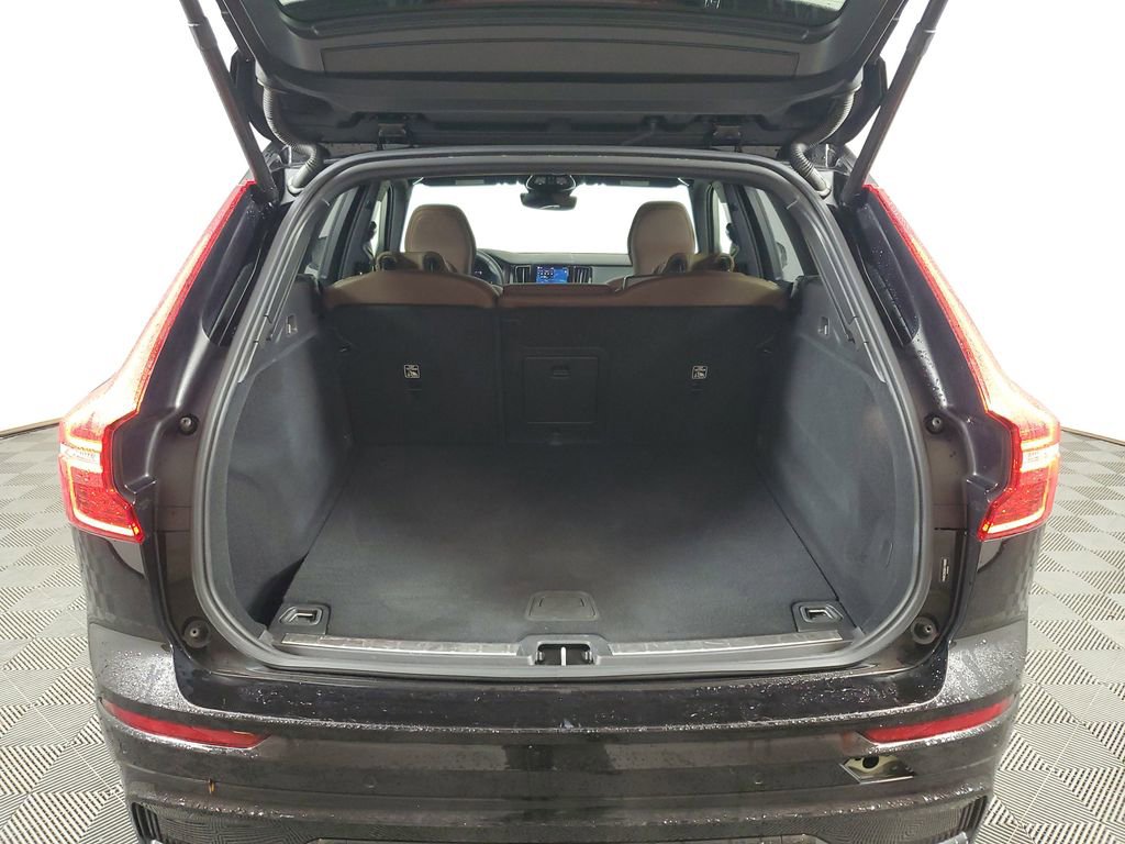 Certified 2025 Volvo XC60 B5 Plus image 11