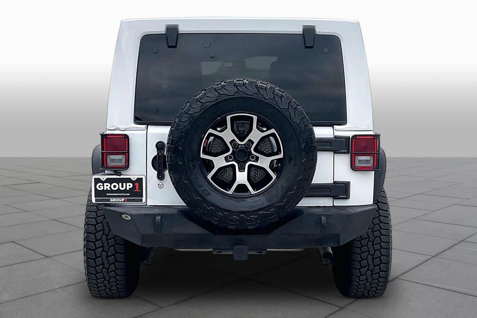 Used 2015 Jeep Wrangler Unlimited Sahara AWD/4WD image 5
