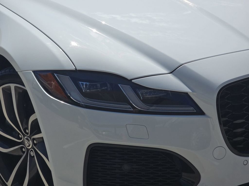 Certified 2024 Jaguar XF R-Dynamic SE AWD/4WD image 32
