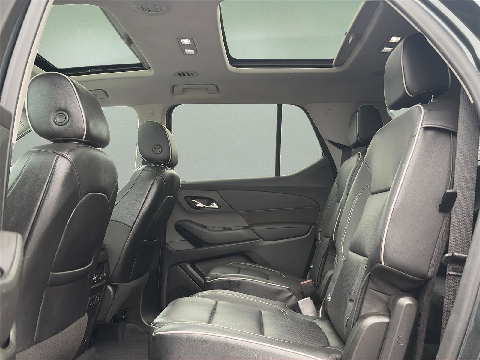 Used 2020 Chevrolet Traverse High Country image 32