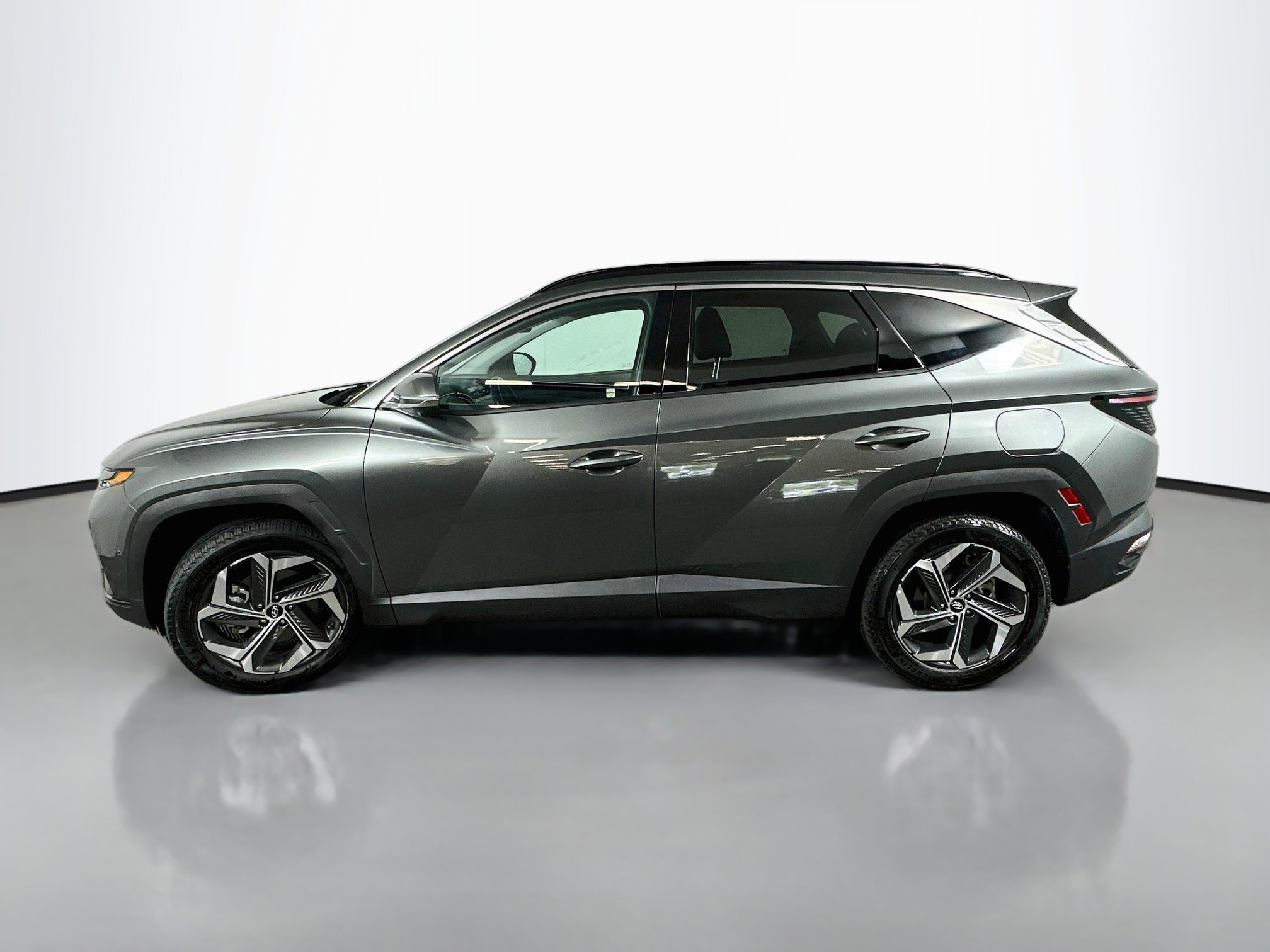 Used 2023 Hyundai Tucson Limited w/ Cargo Package AWD/4WD image 4