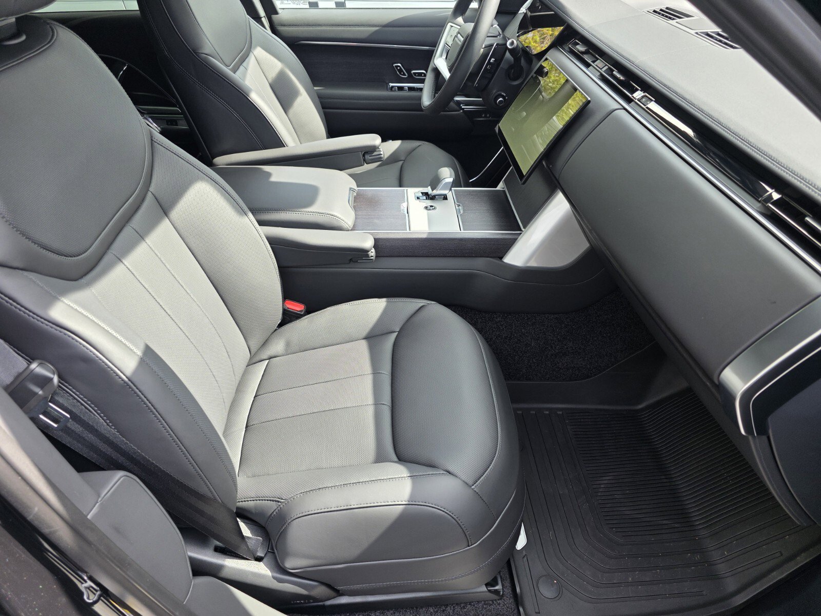 New 2026 Land Rover Range Rover SE AWD/4WD image 3
