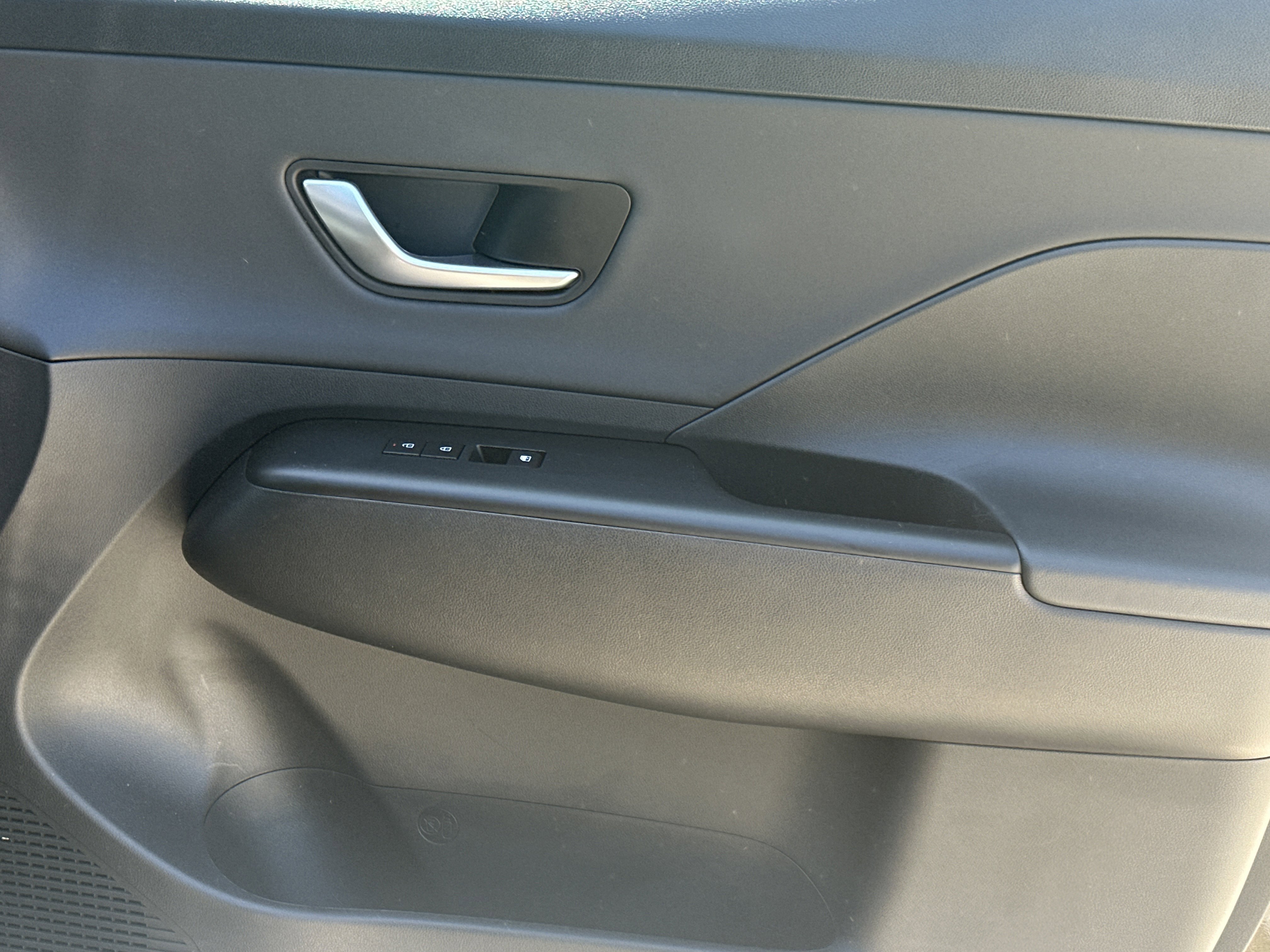 Used 2025 Hyundai Kona Limited image 14