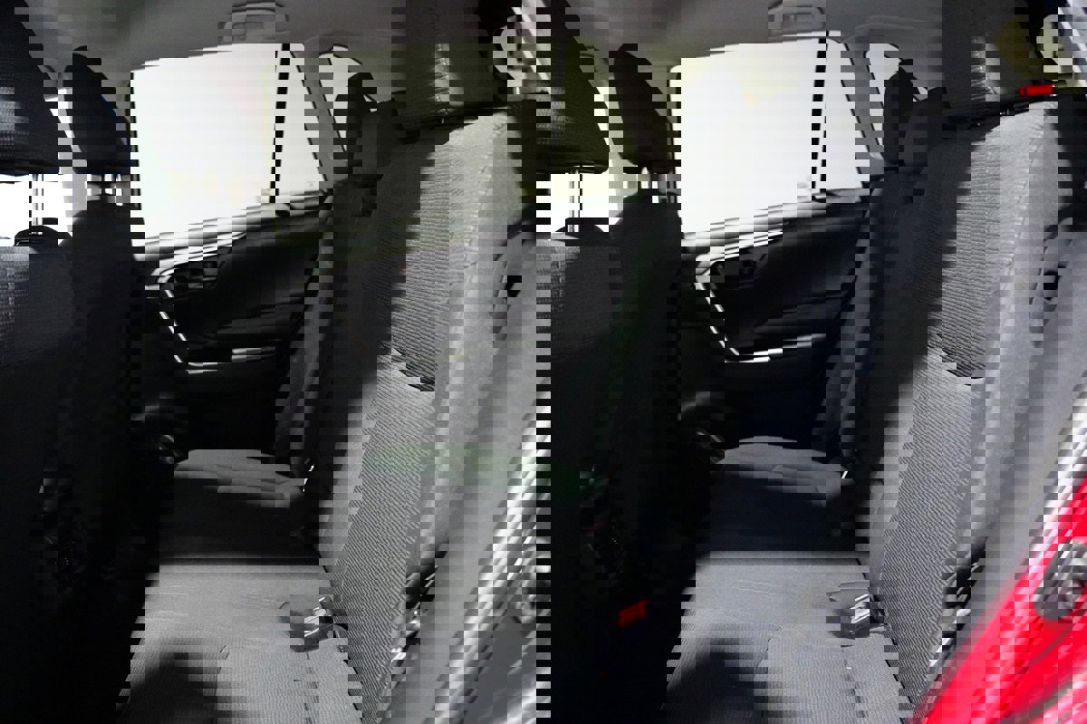 Used 2022 Toyota RAV4 LE image 17