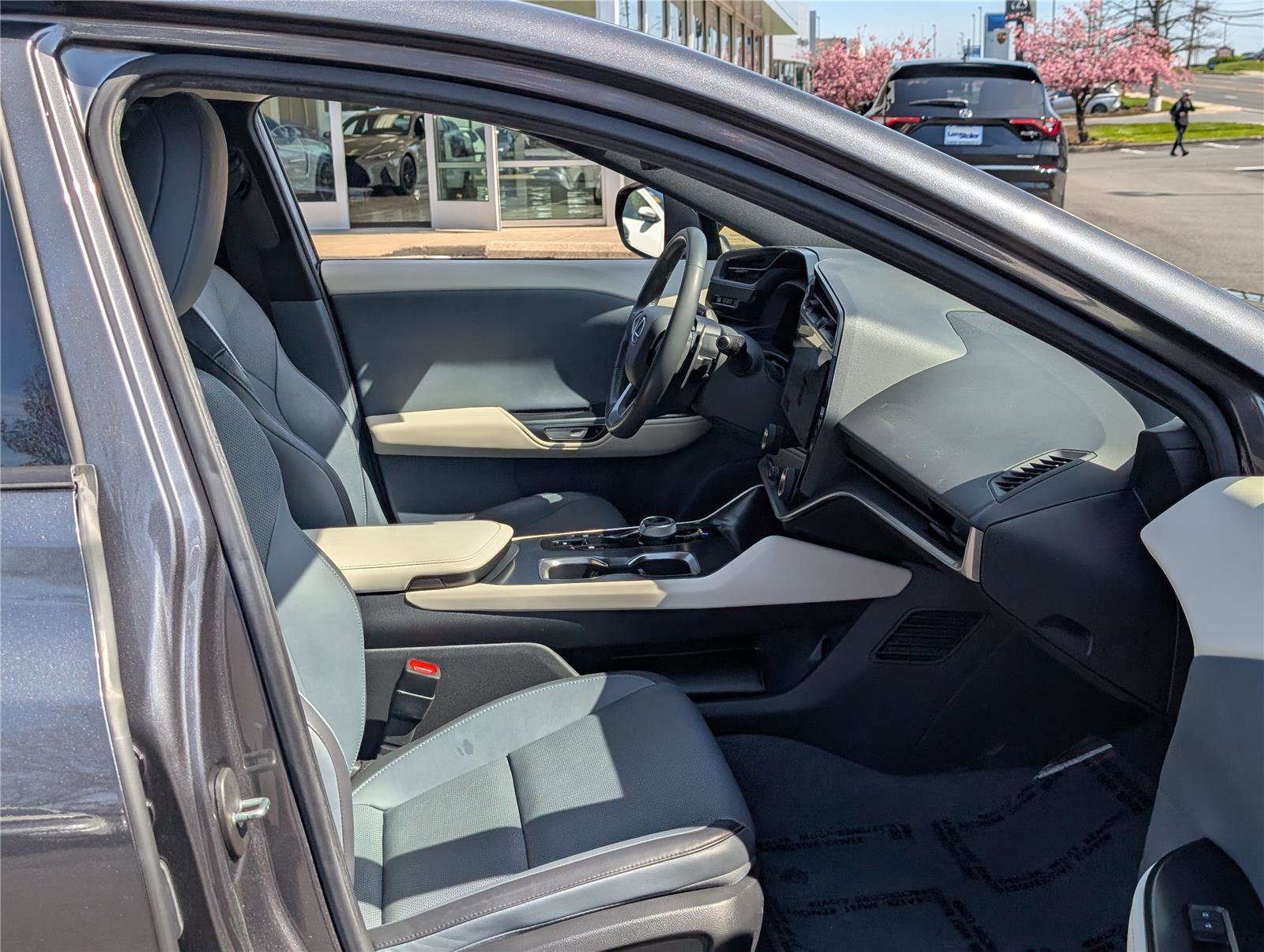 Used 2023 Lexus RZ 450e Premium w/ Technology Package image 11