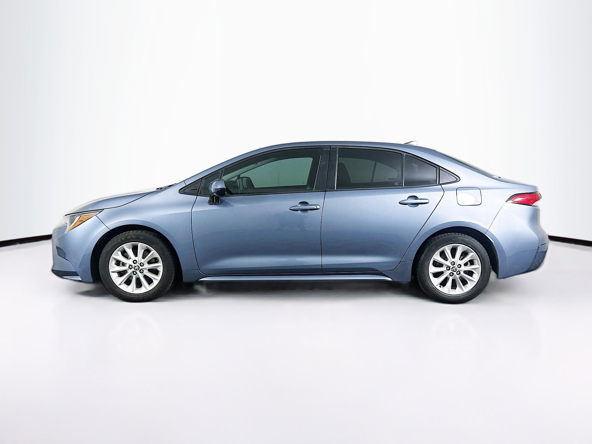 Used 2020 Toyota Corolla LE w/ LE Convenience Package image 4