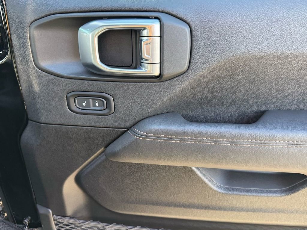 Used 2023 Jeep Wrangler Unlimited Rubicon 392 image 23